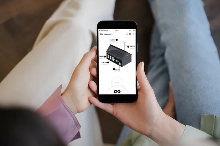 Application mobile SoConnected affichant la consommation énergétique d'une maison connectée
